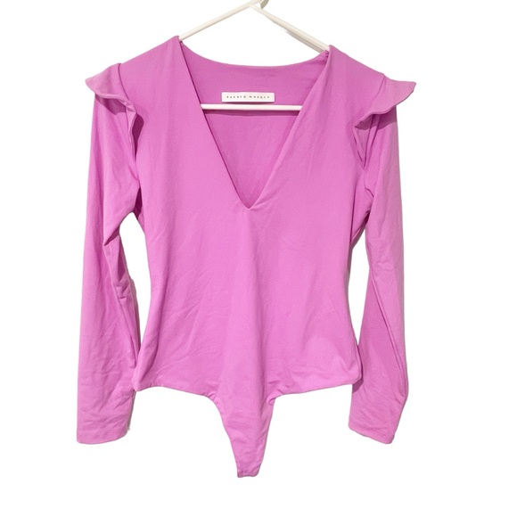 Susana Monaco Size Medium Pink Low V Neck Ruffle Bodysuit in Bubble - Picture 1 of 5